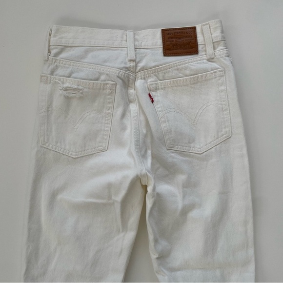 Levi's Women's Cream White High Rise Wedgie Straight Distressed Jeans Size 26 - Picture 4 of 11